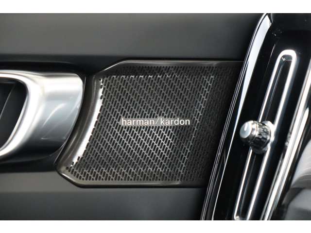 ボルボ ＸＣ４０ プラス　プロ　Ｂ３ R5年 (近畿) 99