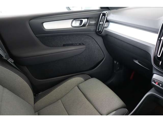 ボルボ ＸＣ４０ プラス　プロ　Ｂ３ R5年 (近畿) 99