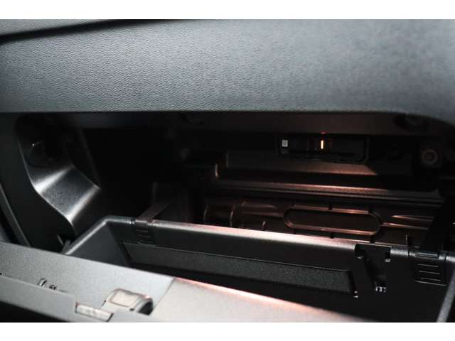 ボルボ ＸＣ４０ プラス　プロ　Ｂ３ R5年 (近畿) 99