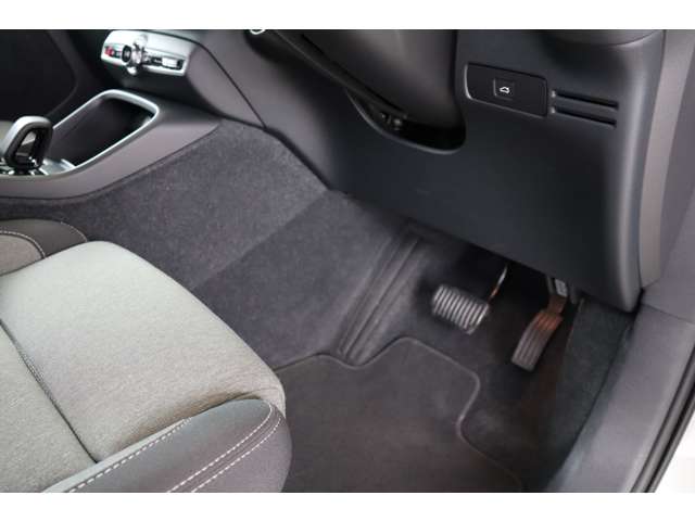 ボルボ ＸＣ４０ プラス　プロ　Ｂ３ R5年 (近畿) 99