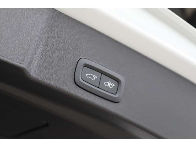 ボルボ ＸＣ４０ プラス　プロ　Ｂ３ R5年 (近畿) 99