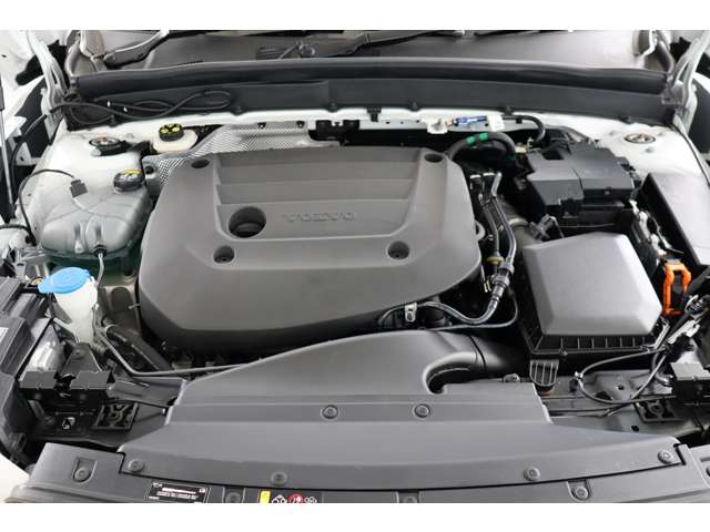 ボルボ ＸＣ４０ プラス　プロ　Ｂ３ R5年 (近畿) 99