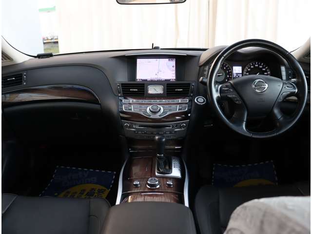 日産 シーマ　ハイブリッド ３．５ ＶＩＰ H28年 (関東) 99