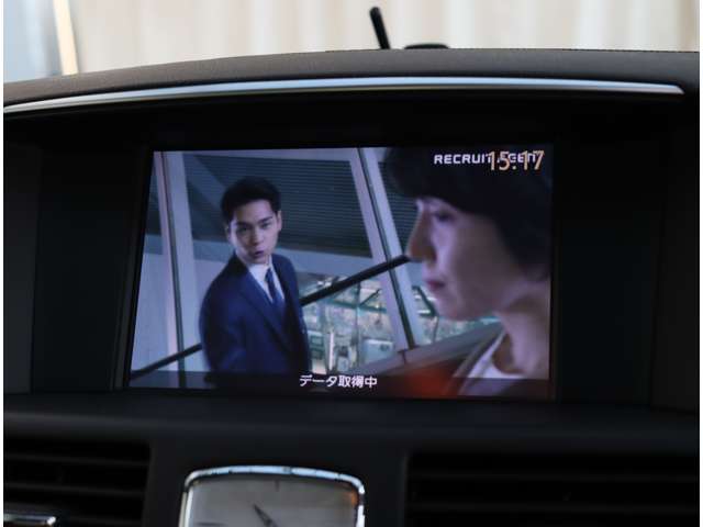 日産 シーマ　ハイブリッド ３．５ ＶＩＰ H28年 (関東) 99