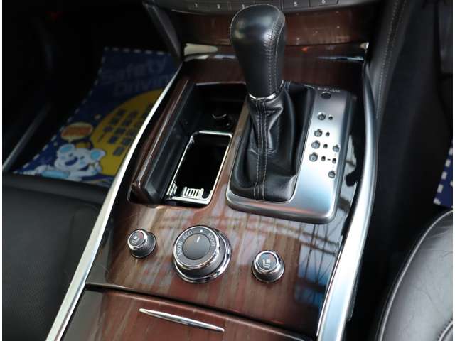 日産 シーマ　ハイブリッド ３．５ ＶＩＰ H28年 (関東) 99