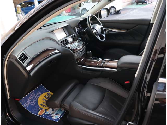 日産 シーマ　ハイブリッド ３．５ ＶＩＰ H28年 (関東) 99