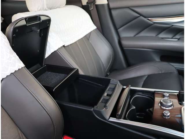 日産 シーマ　ハイブリッド ３．５ ＶＩＰ H28年 (関東) 99