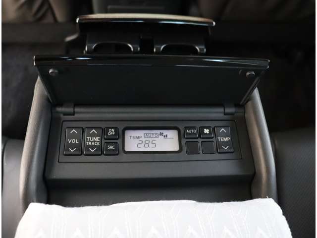 日産 シーマ　ハイブリッド ３．５ ＶＩＰ H28年 (関東) 99