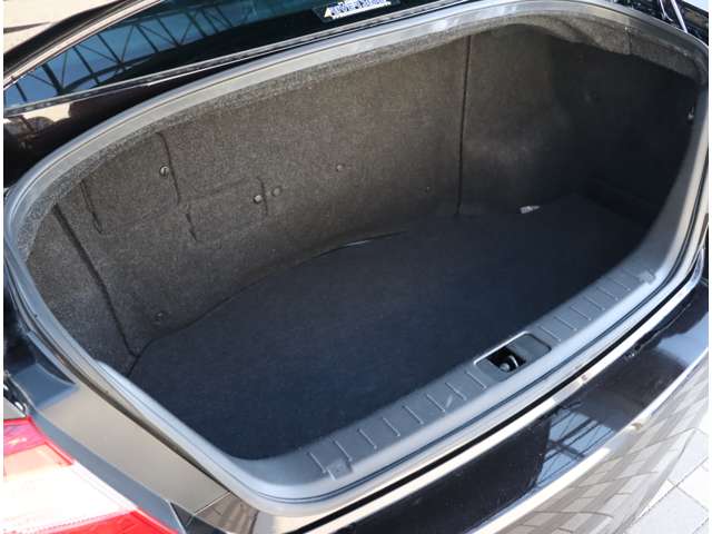 日産 シーマ　ハイブリッド ３．５ ＶＩＰ H28年 (関東) 99