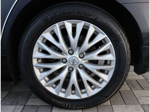 日産 シーマ　ハイブリッド ３．５ ＶＩＰ H28年 (関東) 99