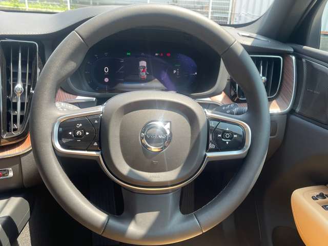 ボルボ ＸＣ６０ リチャージ アルティメット Ｔ６ ＡＷＤ プラグイン ハイブリッド ４ＷＤ R6年 (東北) 99