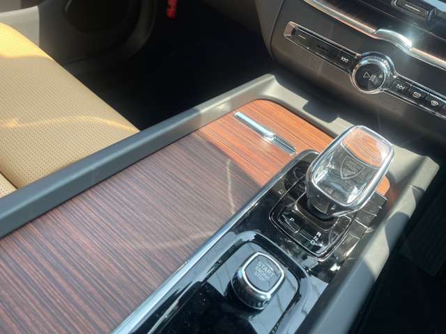 ボルボ ＸＣ６０ リチャージ アルティメット Ｔ６ ＡＷＤ プラグイン ハイブリッド ４ＷＤ R6年 (東北) 99