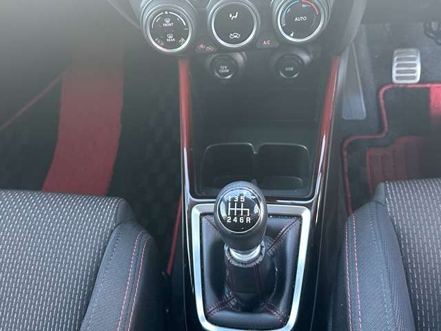 スズキ スイフト スポーツ １．４ R5年 (東海) 99