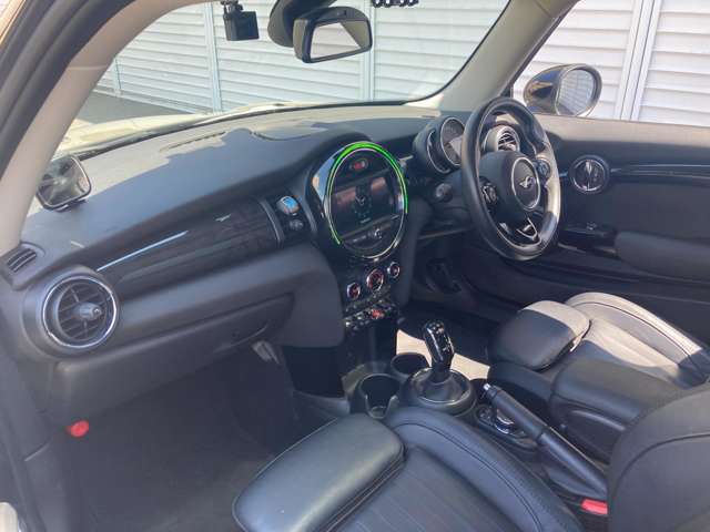 ミニ ミニ クーパーＳ ３ドア ＤＣＴ H30年 (近畿) 99