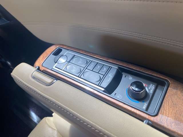 トヨタ アルファード　ハイブリッド ハイブリッド ２．５ エグゼクティブ ラウンジ Ｅ－ＦＯＵＲ ４ＷＤ H27年 (東北) 99