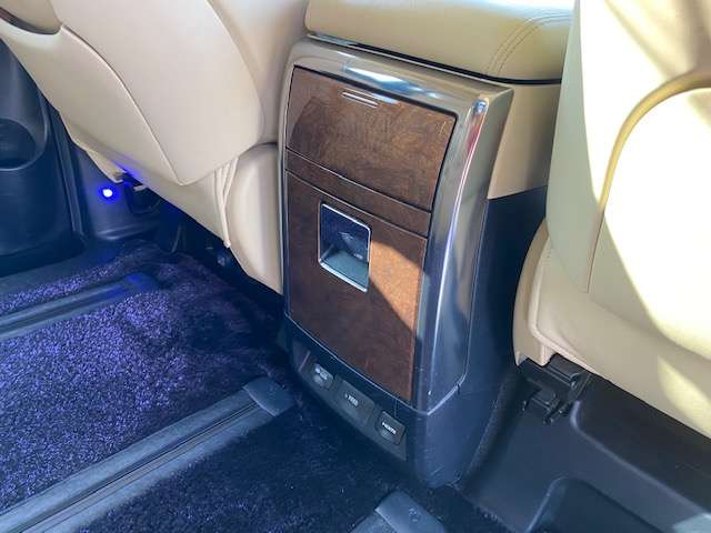 トヨタ アルファード　ハイブリッド ハイブリッド ２．５ エグゼクティブ ラウンジ Ｅ－ＦＯＵＲ ４ＷＤ H27年 (東北) 99