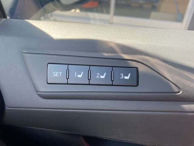 トヨタ アルファード　ハイブリッド ハイブリッド ２．５ エグゼクティブ ラウンジ Ｅ－ＦＯＵＲ ４ＷＤ H27年 (東北) 99