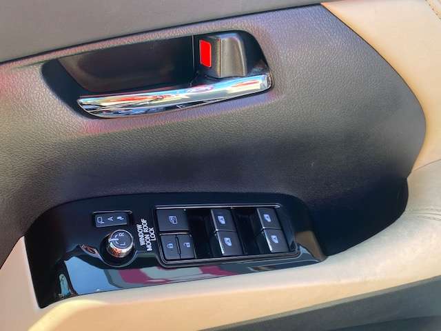 トヨタ アルファード　ハイブリッド ハイブリッド ２．５ エグゼクティブ ラウンジ Ｅ－ＦＯＵＲ ４ＷＤ H27年 (東北) 99