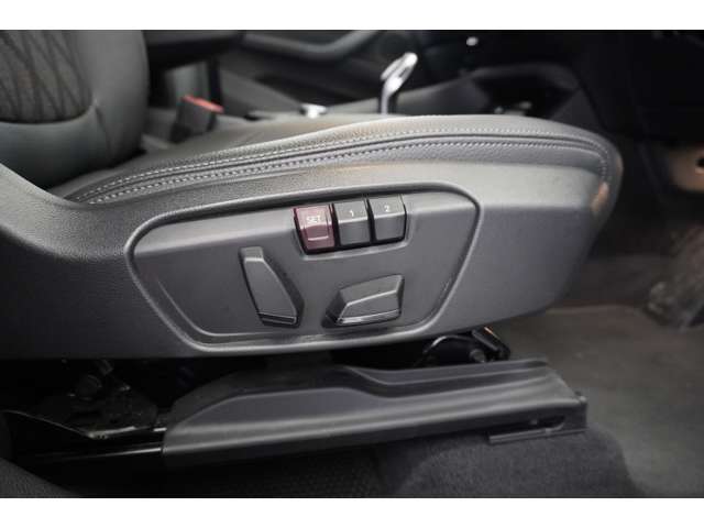 ＢＭＷ Ｘ１ Ｘドライブ １８Ｄ Ｘライン ４ＷＤ R2年 (近畿) 99