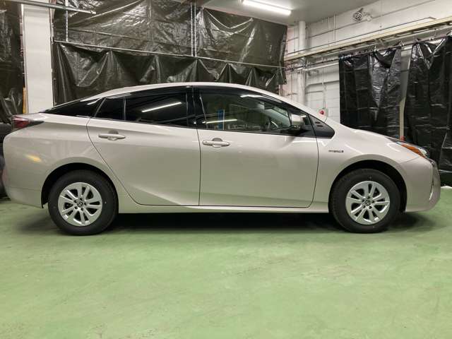 トヨタ プリウス １．８ Ｓ Ｅ－ＦＯＵＲ ４ＷＤ H29年 (北海道) 99