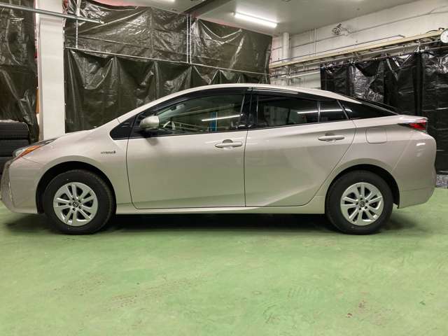 トヨタ プリウス １．８ Ｓ Ｅ－ＦＯＵＲ ４ＷＤ H29年 (北海道) 99