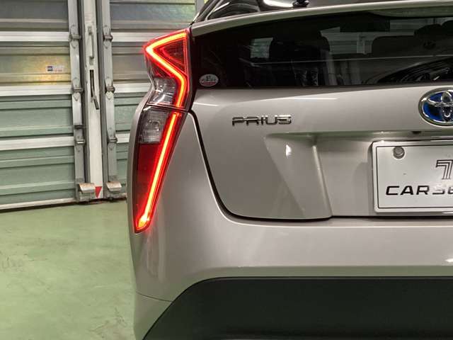 トヨタ プリウス １．８ Ｓ Ｅ－ＦＯＵＲ ４ＷＤ H29年 (北海道) 99