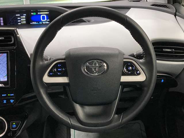 トヨタ プリウス １．８ Ｓ Ｅ－ＦＯＵＲ ４ＷＤ H29年 (北海道) 99