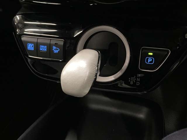 トヨタ プリウス １．８ Ｓ Ｅ－ＦＯＵＲ ４ＷＤ H29年 (北海道) 99