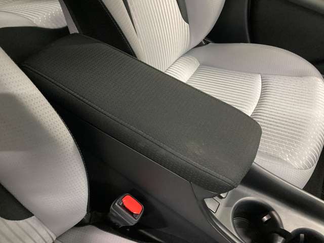 トヨタ プリウス １．８ Ｓ Ｅ－ＦＯＵＲ ４ＷＤ H29年 (北海道) 99