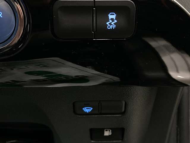 トヨタ プリウス １．８ Ｓ Ｅ－ＦＯＵＲ ４ＷＤ H29年 (北海道) 99