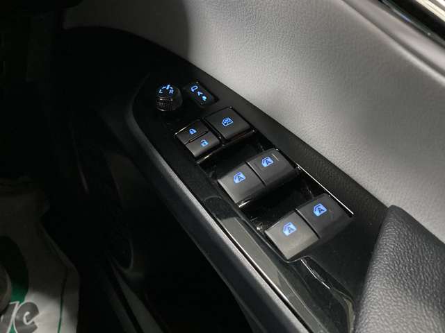 トヨタ プリウス １．８ Ｓ Ｅ－ＦＯＵＲ ４ＷＤ H29年 (北海道) 99