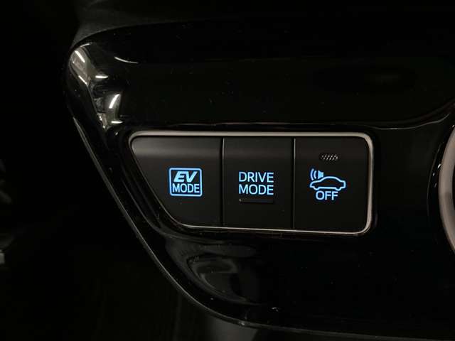 トヨタ プリウス １．８ Ｓ Ｅ－ＦＯＵＲ ４ＷＤ H29年 (北海道) 99