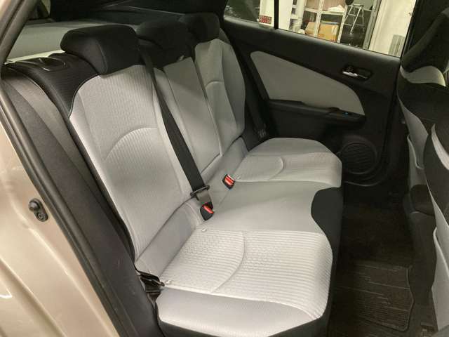 トヨタ プリウス １．８ Ｓ Ｅ－ＦＯＵＲ ４ＷＤ H29年 (北海道) 99