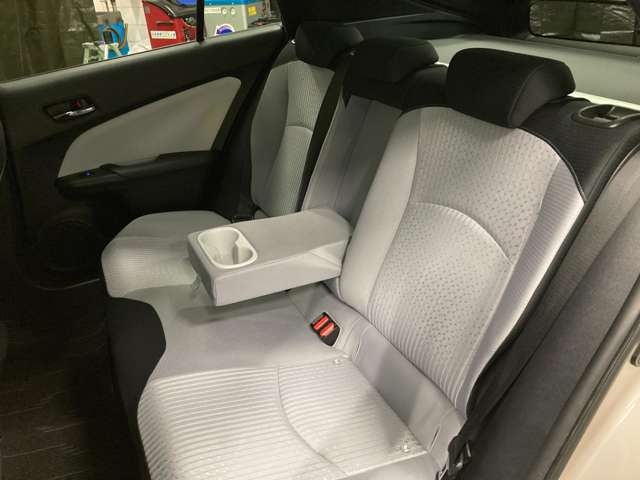 トヨタ プリウス １．８ Ｓ Ｅ－ＦＯＵＲ ４ＷＤ H29年 (北海道) 99