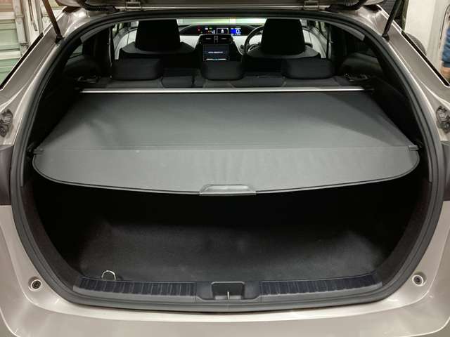 トヨタ プリウス １．８ Ｓ Ｅ－ＦＯＵＲ ４ＷＤ H29年 (北海道) 99