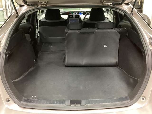 トヨタ プリウス １．８ Ｓ Ｅ－ＦＯＵＲ ４ＷＤ H29年 (北海道) 99