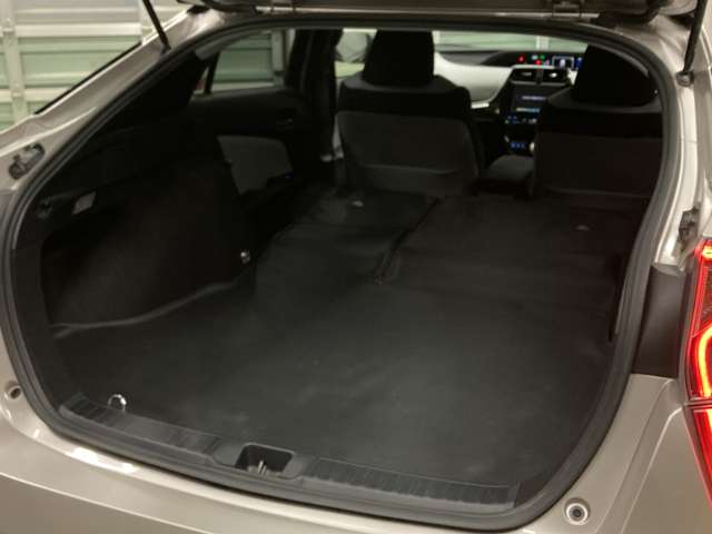 トヨタ プリウス １．８ Ｓ Ｅ－ＦＯＵＲ ４ＷＤ H29年 (北海道) 99