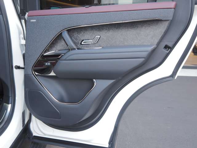 ランドローバー レンジローバー スポーツ オートバイオグラフィ ３．０Ｌ Ｄ３００ ディーゼルターボ ４ＷＤ R6年 (近畿) 99