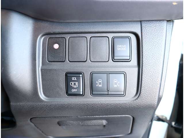 日産 セレナ １．２ Ｅ－ＰＯＷＥＲ ハイウェイスター Ｖ R1年 (関東) 99