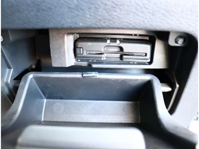 日産 セレナ １．２ Ｅ－ＰＯＷＥＲ ハイウェイスター Ｖ R1年 (関東) 99