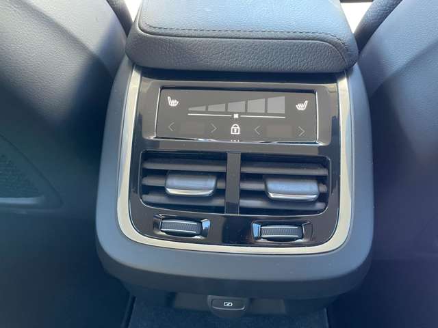 ボルボ Ｖ６０ Ｂ４　モメンタム R3年 (東北) 99