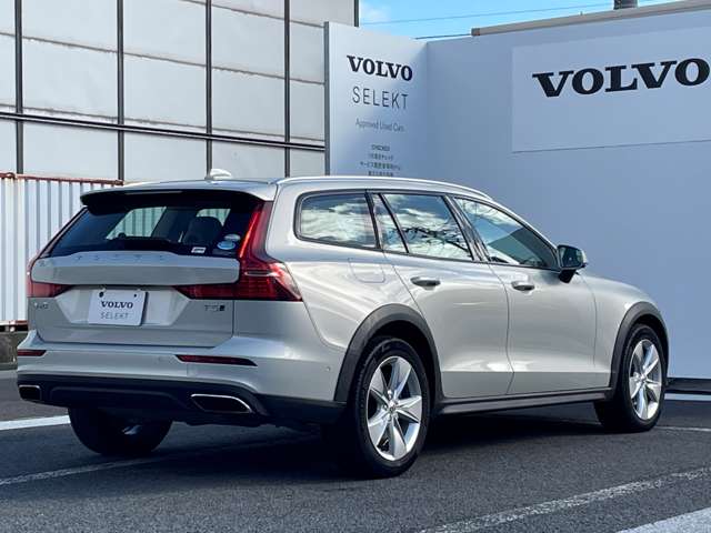 ボルボ Ｖ６０クロスカントリー Ｔ５ ＡＷＤ ４ＷＤ R1年 (東北) 99