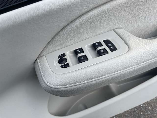 ボルボ Ｖ６０クロスカントリー Ｔ５ ＡＷＤ ４ＷＤ R1年 (東北) 99