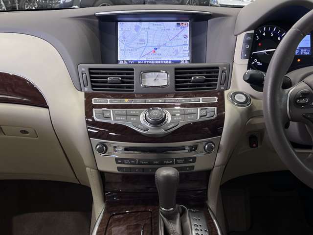 日産 フーガ　ハイブリッド ３．５ H27年 (関東) 99