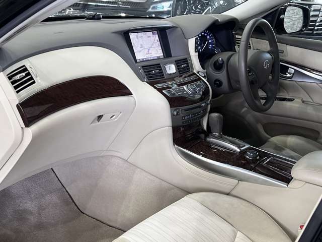 日産 フーガ　ハイブリッド ３．５ H27年 (関東) 99