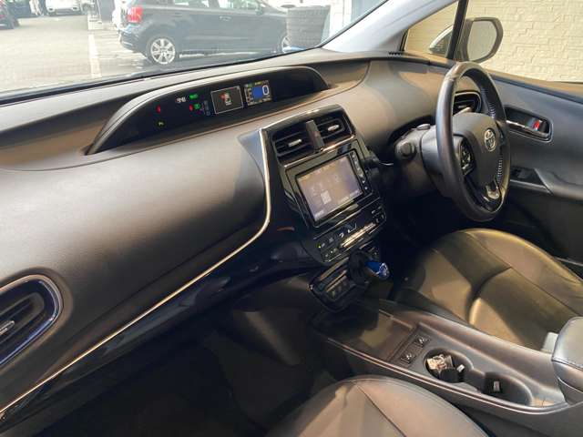 トヨタ プリウス １．８ Ｓ ツーリングセレクション R1年 (九州・沖縄) 99