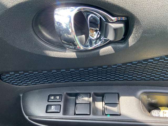 日産 ノート １．２ Ｘ ＤＩＧ－Ｓ Ｖセレクション プラスセーフティ H27年 (九州・沖縄) 99