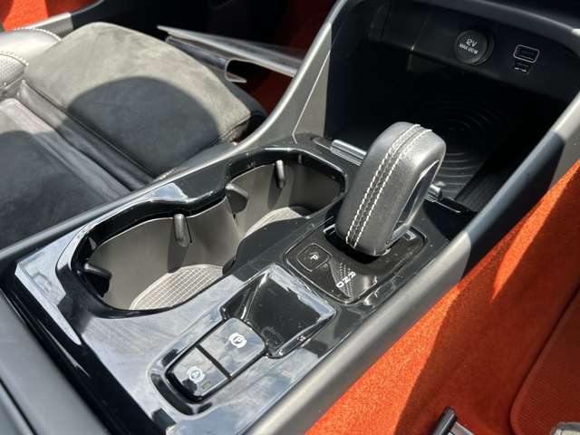 ボルボ ＸＣ４０ Ｔ５ ＡＷＤ Ｒデザイン ４ＷＤ H30年 (東北) 99