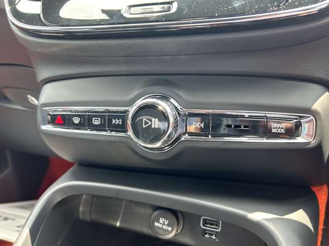 ボルボ ＸＣ４０ Ｔ５ ＡＷＤ Ｒデザイン ４ＷＤ H30年 (東北) 99