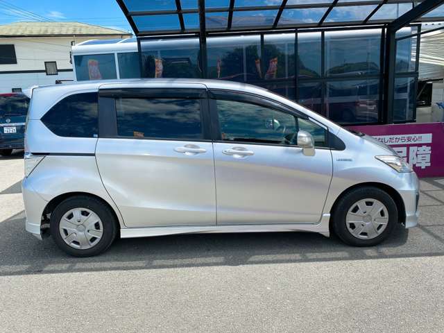 ホンダ フリード　ハイブリッド １．５ H25年 (九州・沖縄) 99